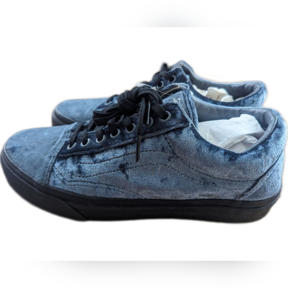 NWOT Vans size 7.5 men's 9 women's blue crushed velvet Old skool low skate shoe
